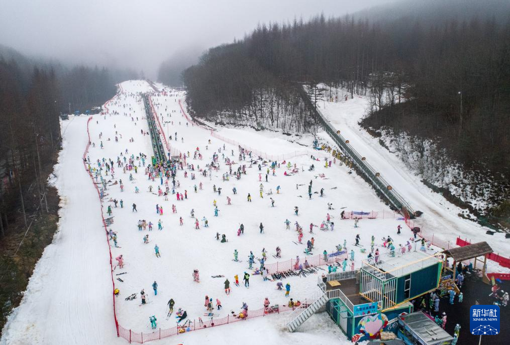 湖北冰雪运动“滑出”经济增长新动力(图11)