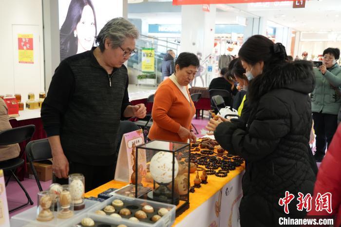 图为“非遗贺新春——赶个年味集”张店区蛇年非遗大集现场。张店区委宣传部供图