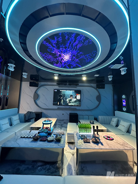 大年初二,甘肃会宁一家“不打烊”的KTV内景。图片来源:每经记者 孙宇婷 摄