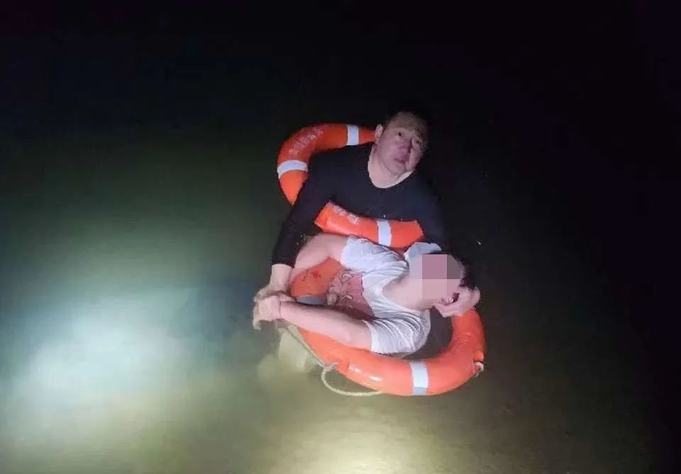 在被湍急的河水漂流了150米后