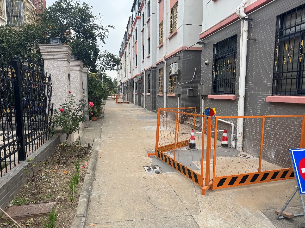 图为锦江花园小区内雨污分流改造工程完工现场。