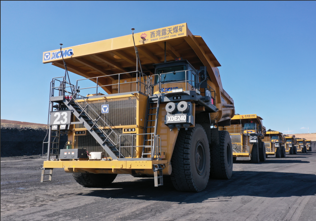 徐工高端露天矿山装备启航全球，集中交付