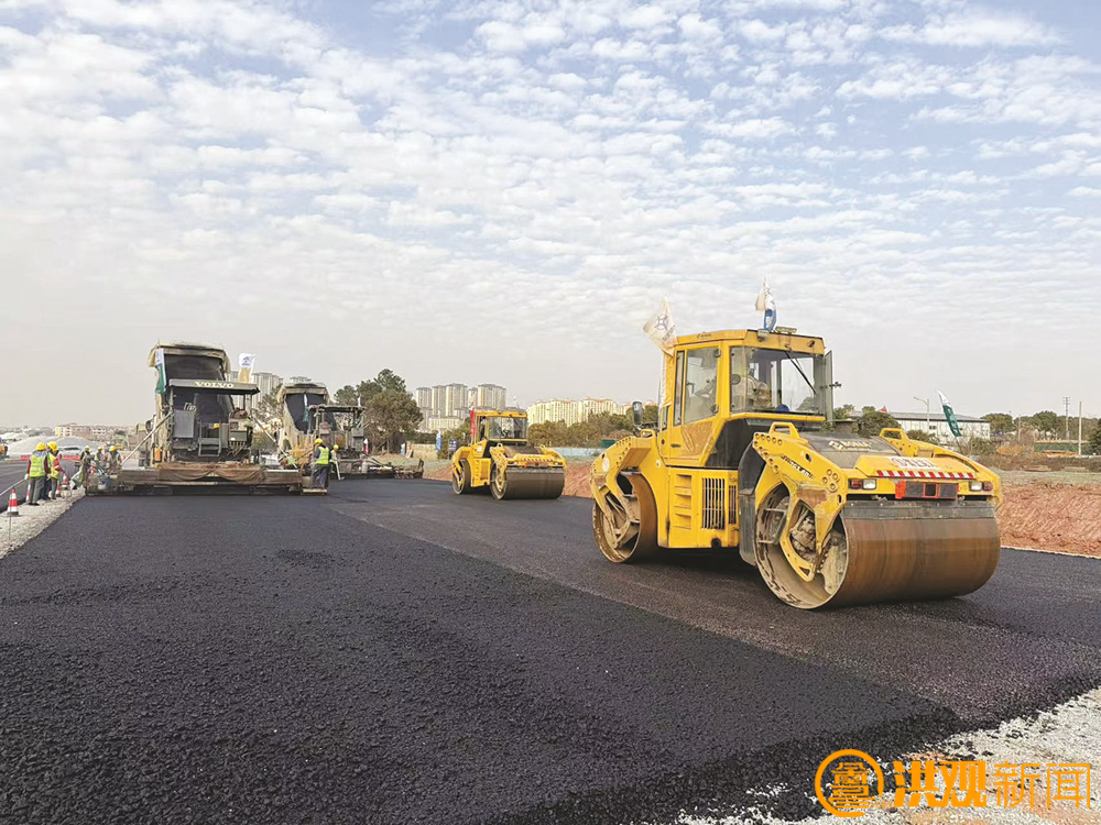 B标沥青级配碎石上基层摊铺