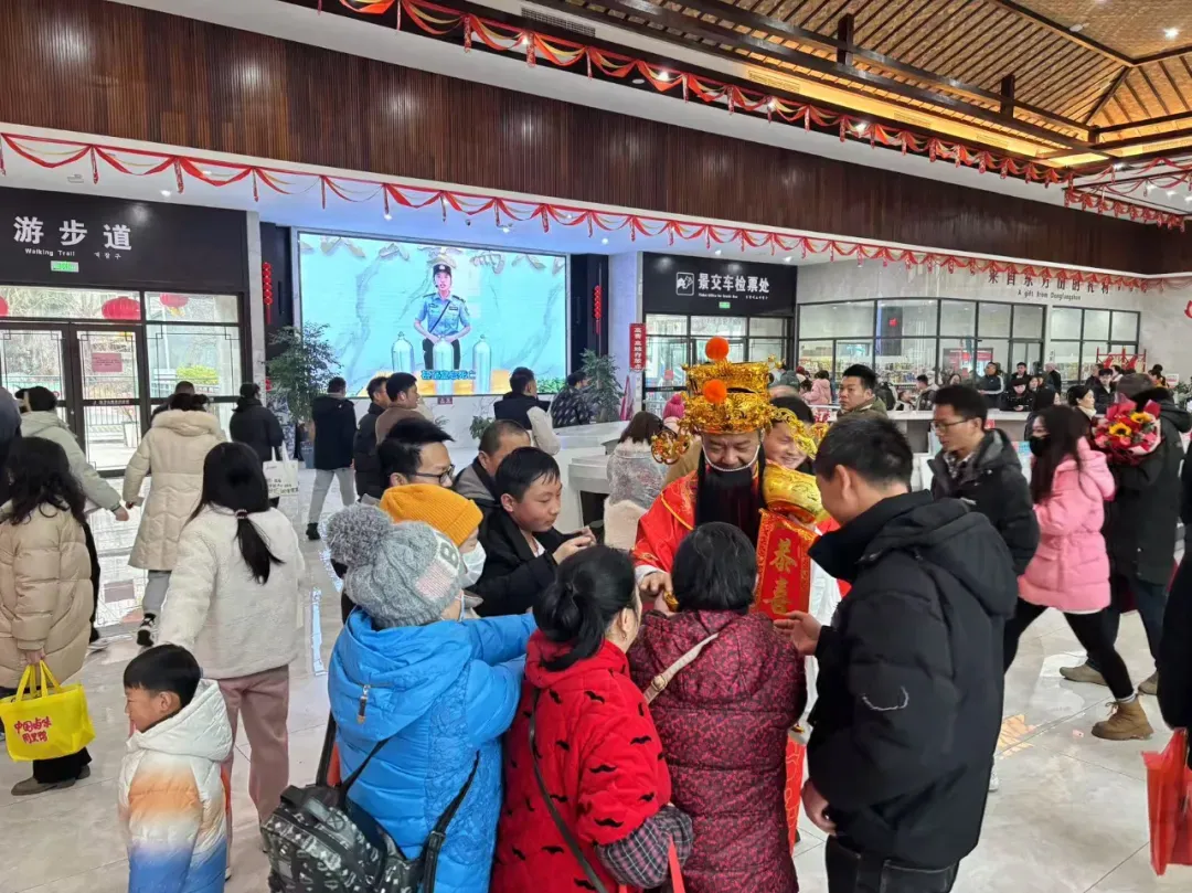 大年初五迎财神,黄石东方山景区迎来客流高峰