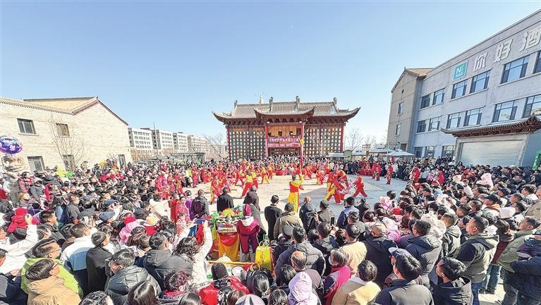 太平鼓展演　兰州新区报记者　霍鸿宇　摄