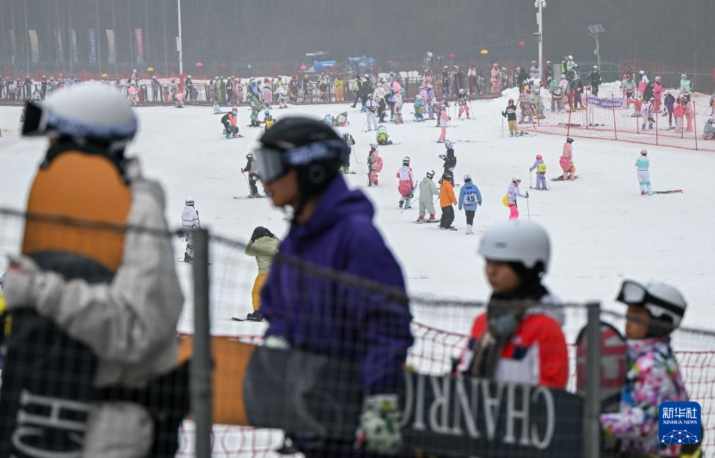 湖北冰雪运动“滑出”经济增长新动力(图12)