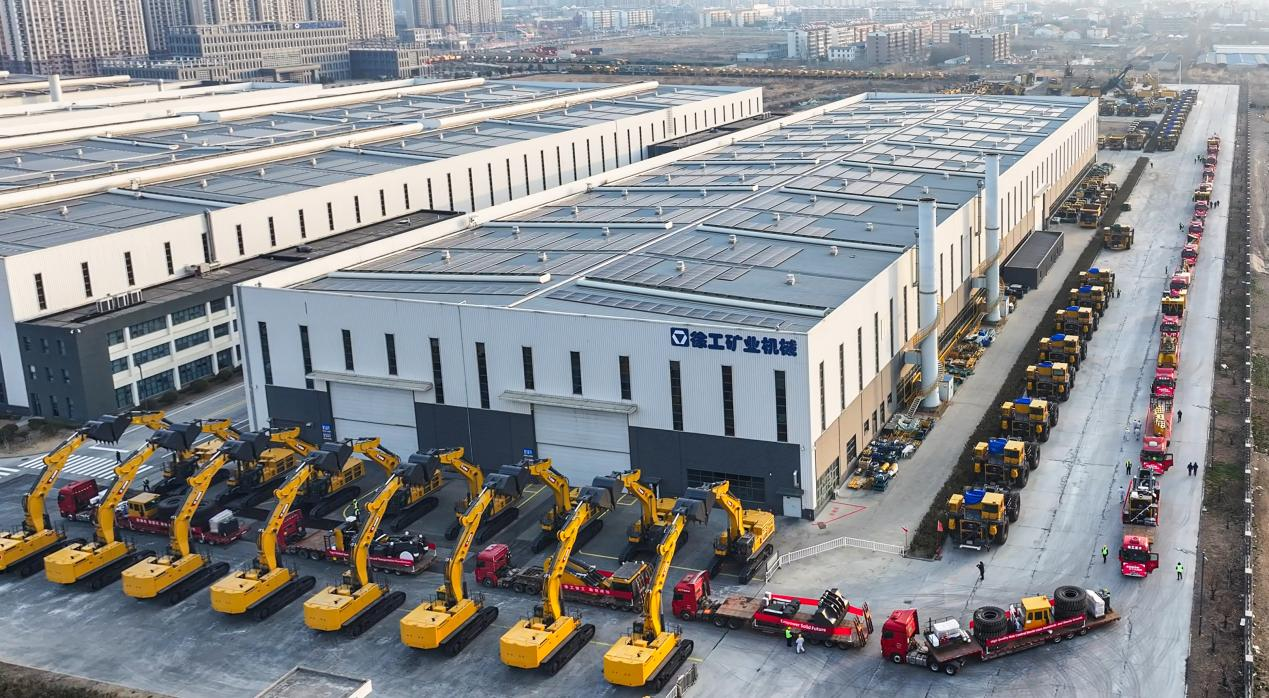 徐工高端露天矿山装备启航全球，集中交付