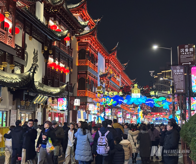 豫园人潮涌动 图片来源:每经记者 舒冬妮 摄
