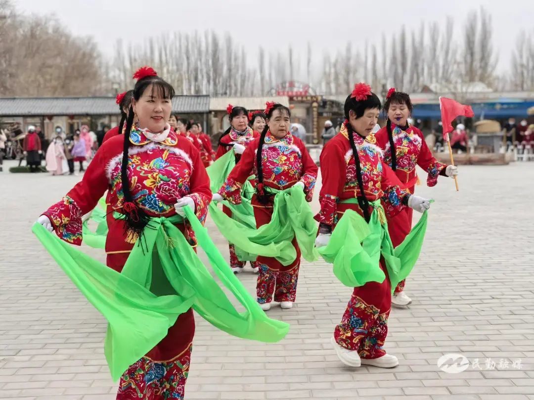 扭秧歌表演　许洁　摄