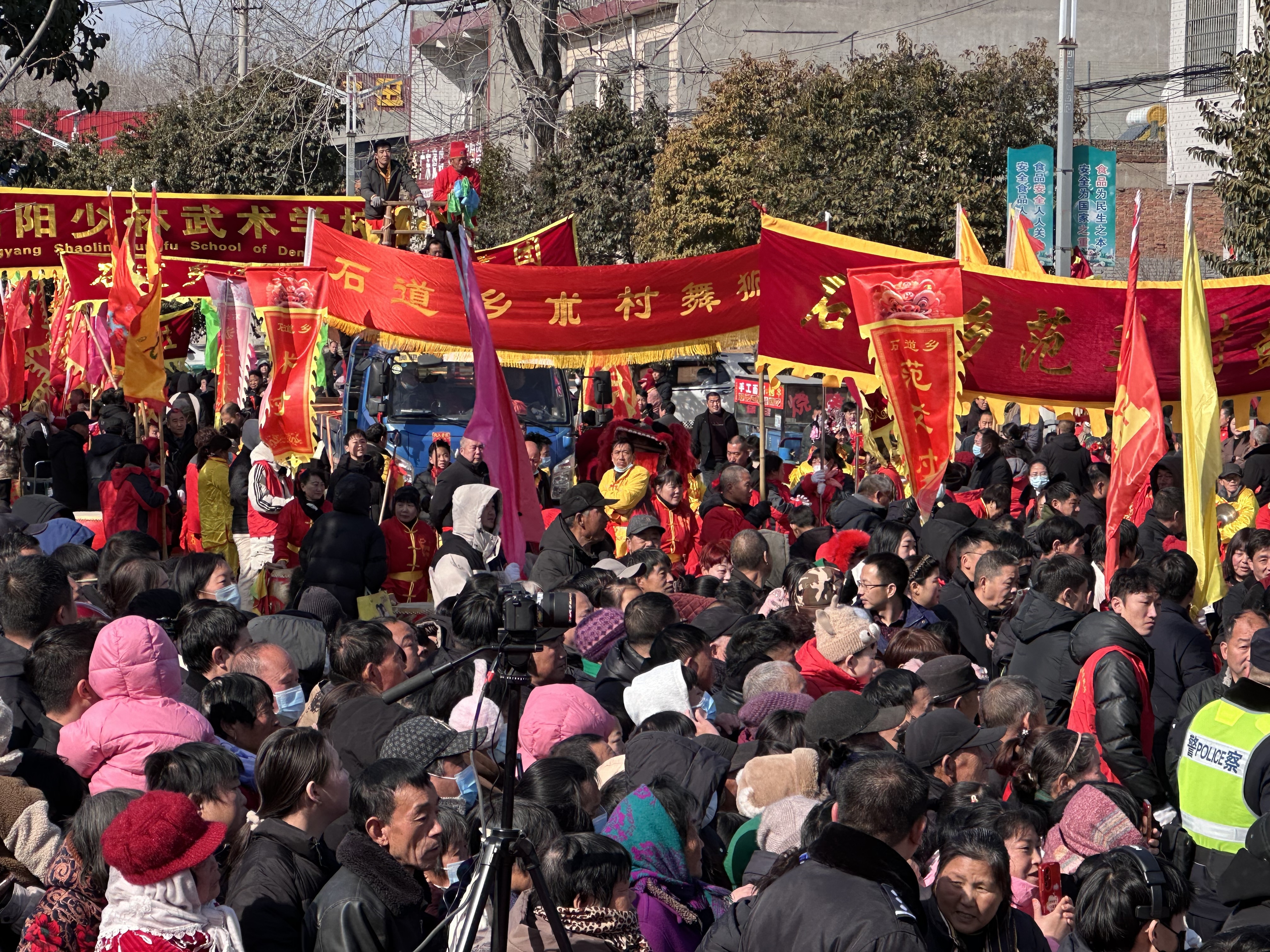 登封市石道乡：锣鼓喧天迎新岁 非遗展演庆华年