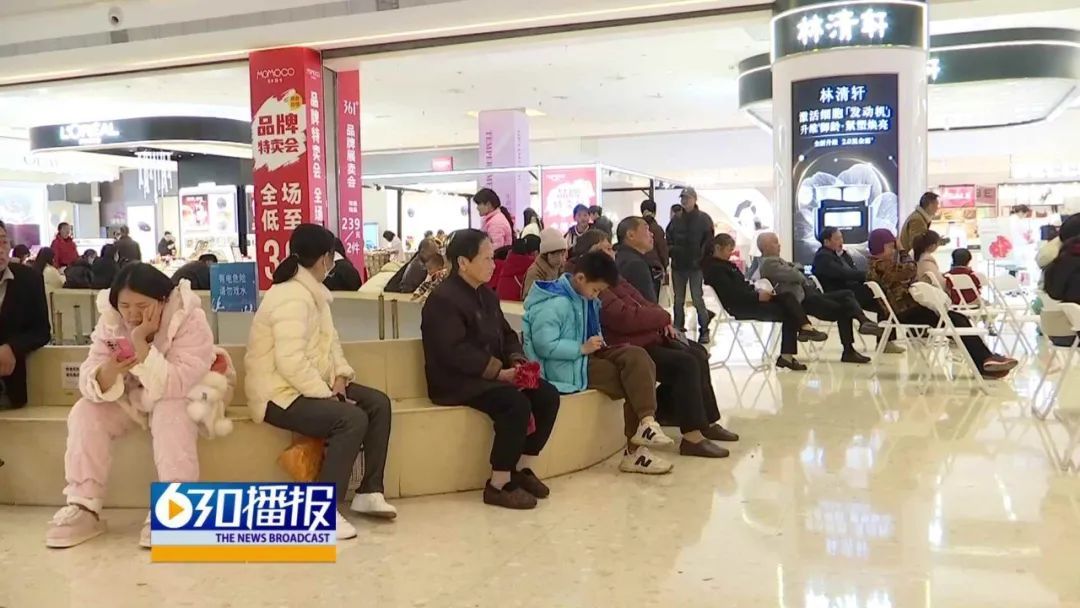 赣州中心城区部分商场便民设施配置不足 万象城“一凳难求”