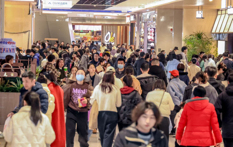 今年春节，长沙各大商圈年味浓、活力足、人气旺。图为万象城。长沙万象城供图