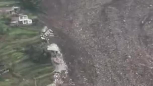 现场直击四川筠连山体滑坡