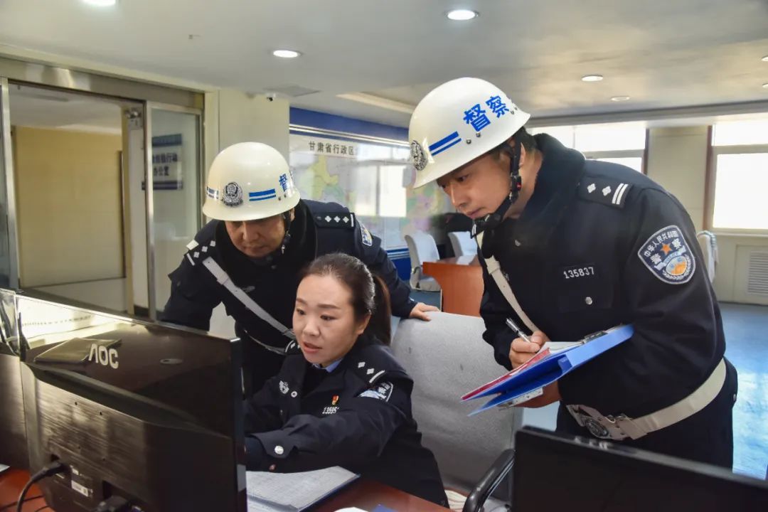 春节我在岗守护在路上　华亭最美“警”色安全感拉满