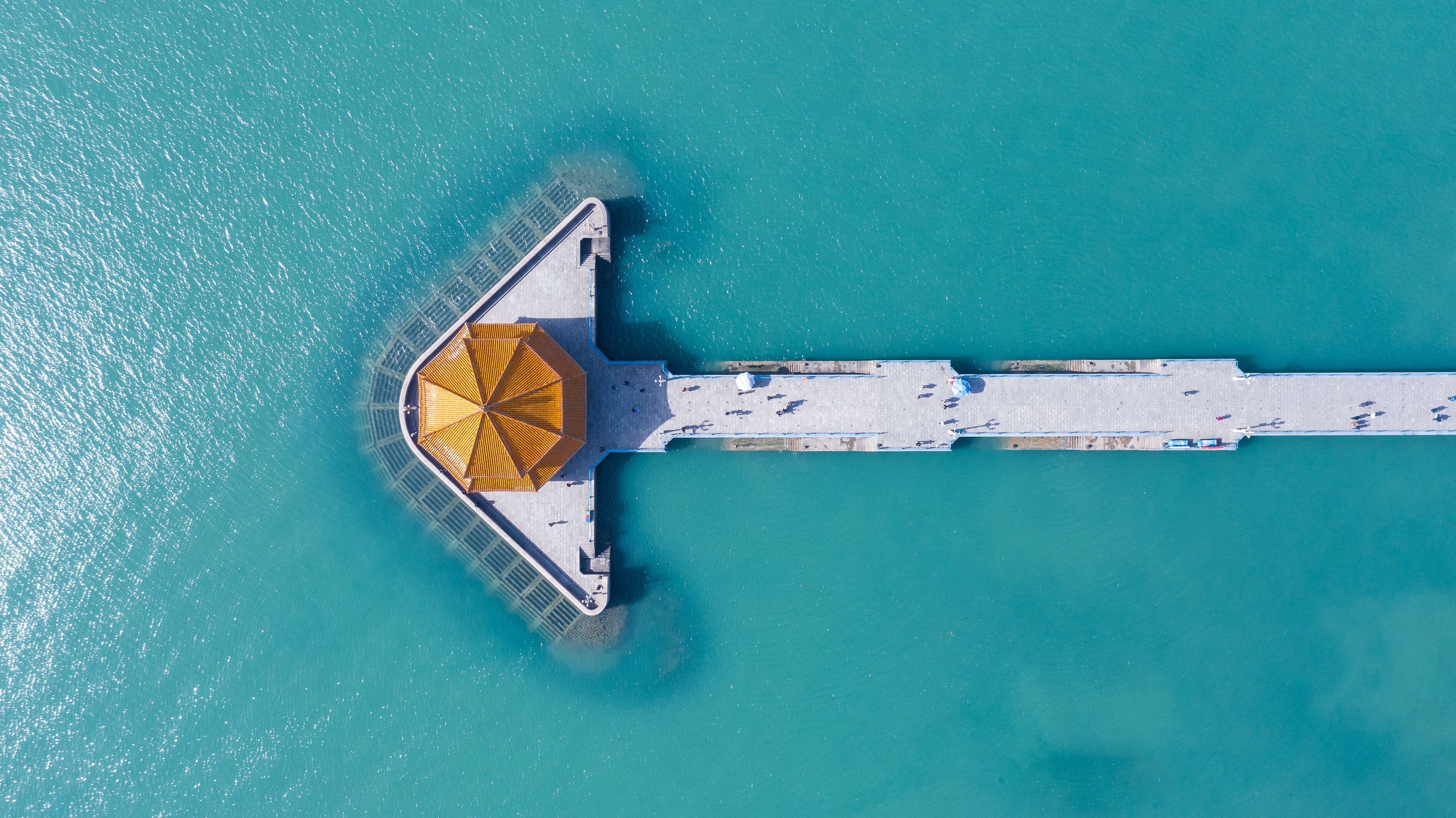 青岛引航员春节期间坚守水上国门