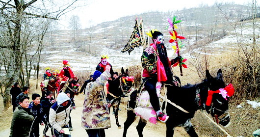 三国纷争封神传说“马”上驾到　这样的社火你见过吗