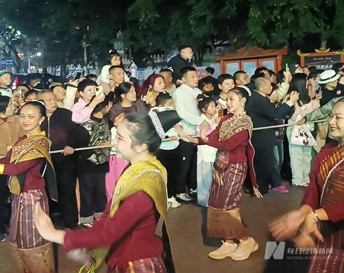 在西双版纳,好玩,但人也是真的多。图片来源:每经记者 丁舟洋 摄