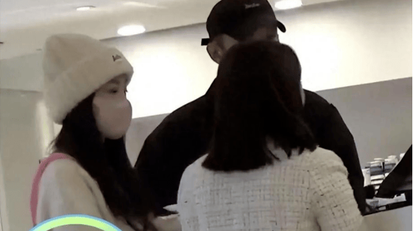 柳岩现身医院做检查，被猜测怀孕，男友身份被扒封面图