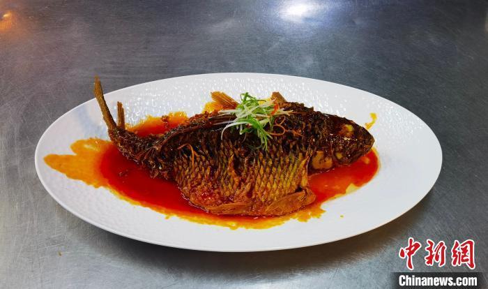 罾蹦鲤鱼成品。杨子炀 摄
