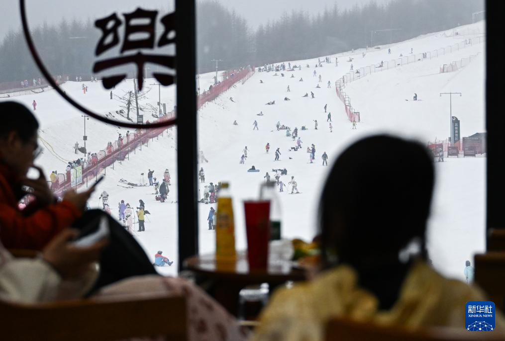 湖北冰雪运动“滑出”经济增长新动力(图13)