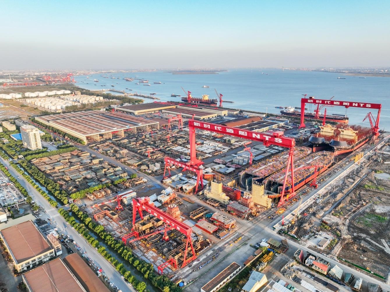 图为靖江造船基地。