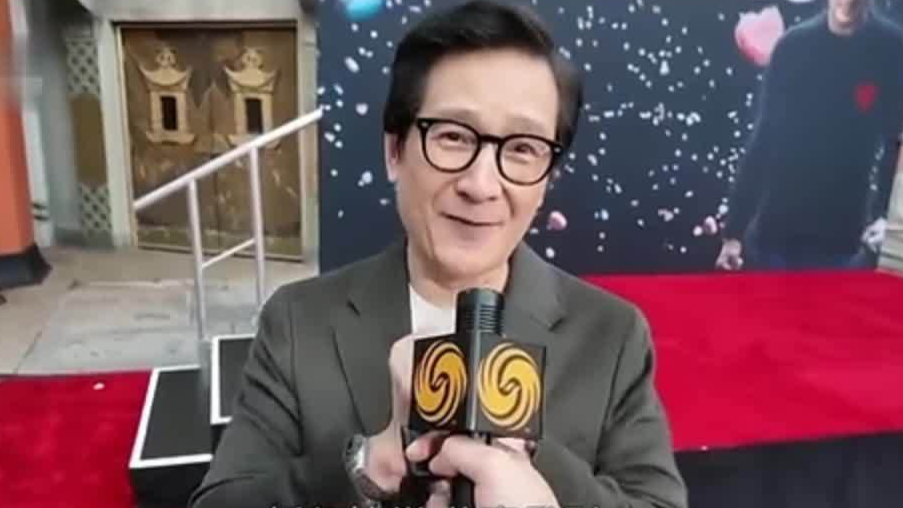曾拿奥斯卡最佳男配，华裔演员关继威好莱坞留手印，向凤凰卫视观众拜年