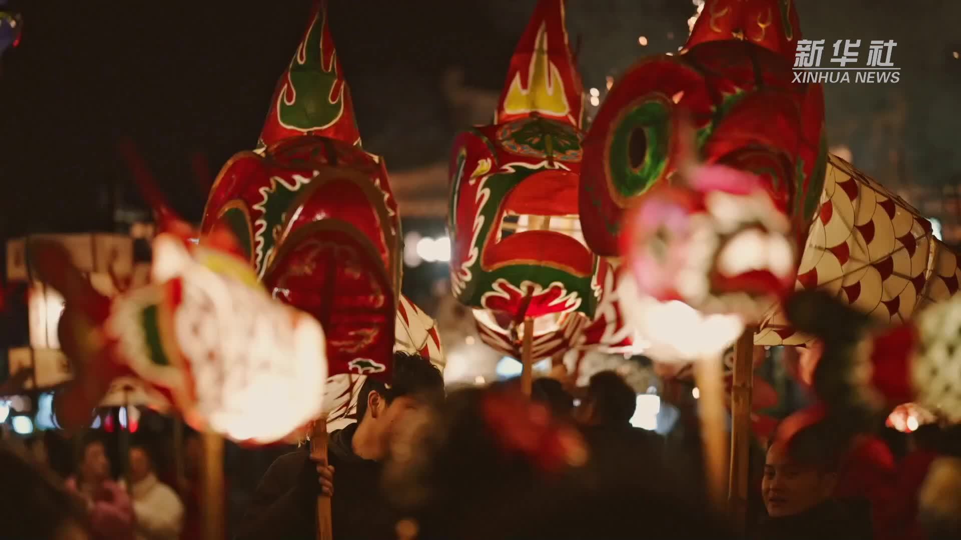 安徽宏村：鱼灯“群游”庆元宵