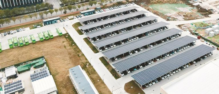 俯瞰隆基绿能科技股份有限公司光伏车棚。 （资料图片）