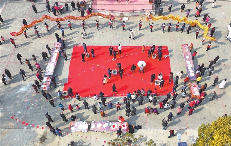 打麻糍是东郭村的重要习俗,承载着村民们对新年的美好期待。