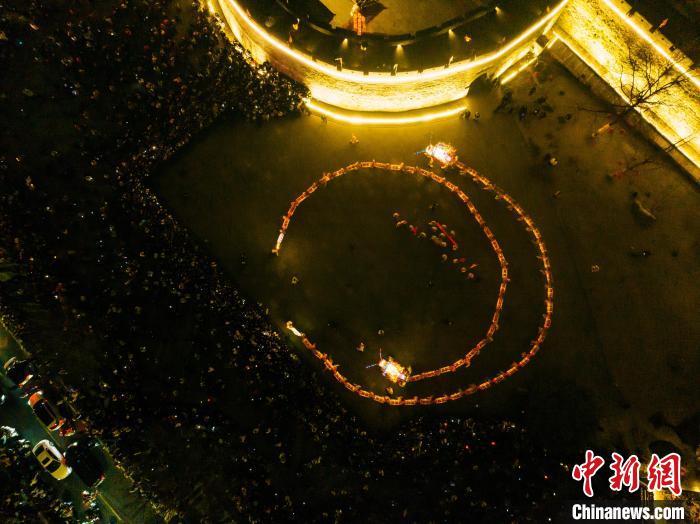 （新春走基层）浙江临海：“十四夜灯会”花式闹元宵