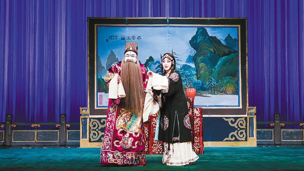 1月10日，丝绸之路国际艺术交流中心戏剧厅内，国粹贺新年京剧专场精彩上演。