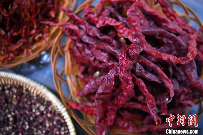 2024年3月17日，甘肃省天水市甘谷县生产加工的辣椒。（资料图）九美旦增　摄