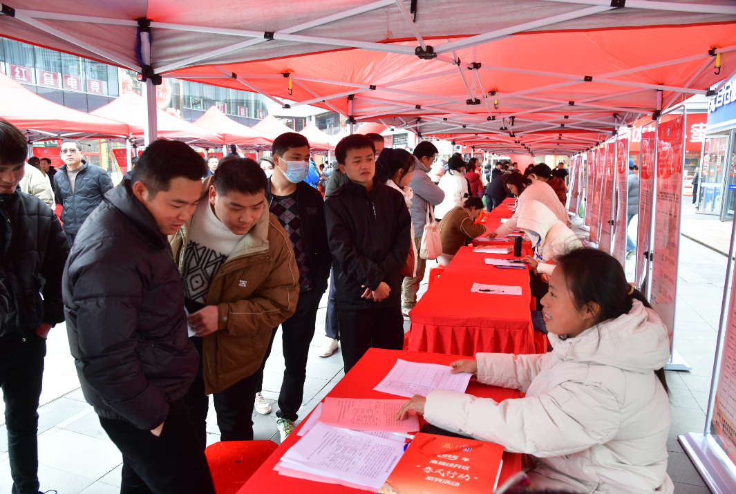 南昌经开区“春风行动”首场线下招聘会举行 助力稳就业促发展