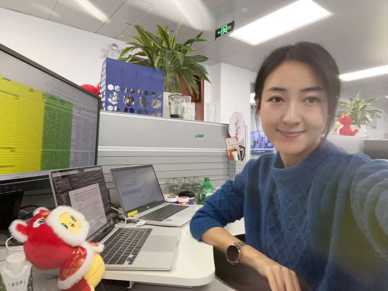 工作中的席春玲