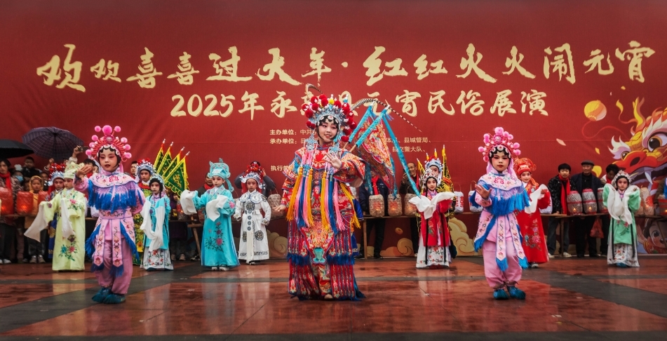 江西永新县举办元宵民俗文化展演活动