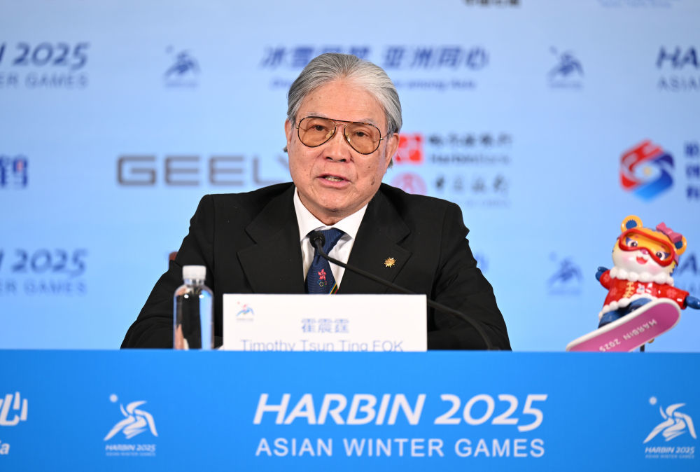 2月14日，亚奥理事会第一副主席霍震霆在新闻发布会上。新华社记者 蔡湘鑫 摄