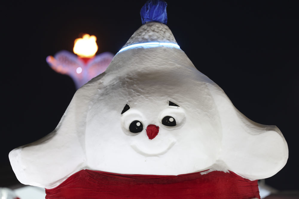 ↑闭幕式分会场拍摄的雪雕。