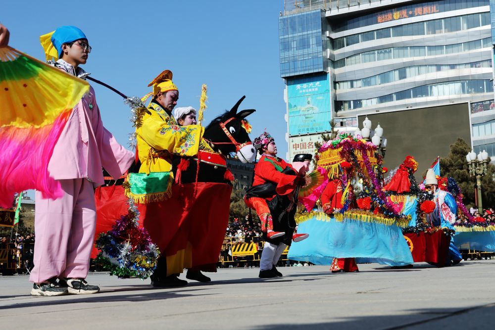 甘肃张掖：非遗社火闹古城