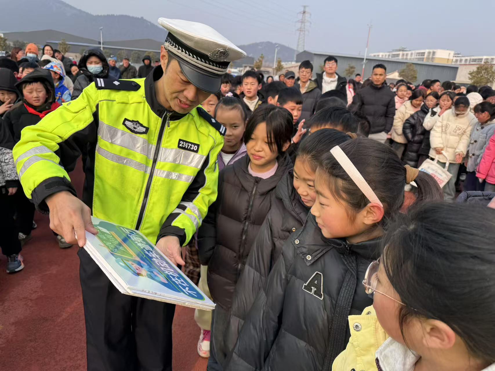 “护学模式”开启！徐州做实做好“交通安全开学第一课”