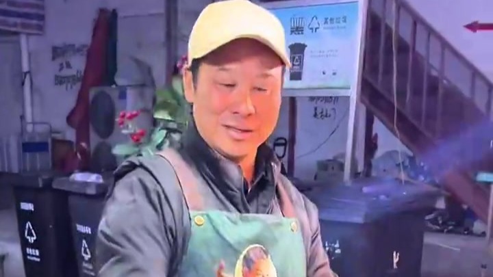 鱿鱼摊主回应撞脸高启强：我和张颂文差不多年纪