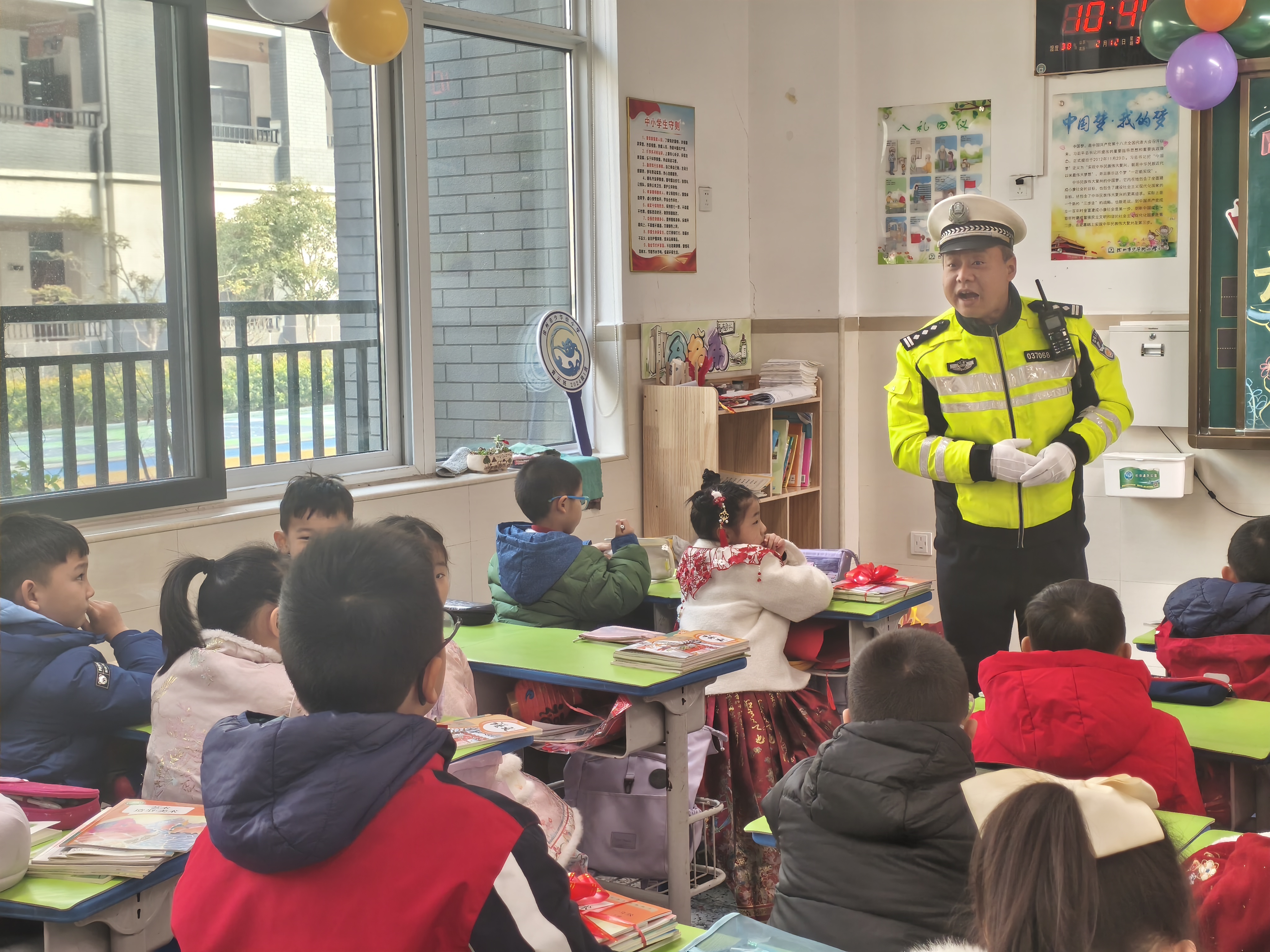 “护学模式”开启！徐州做实做好“交通安全开学第一课”