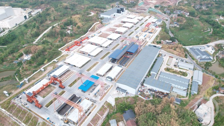 成渝中线高铁铜梁区建设现场，铜梁区规划和自然资源局强化政策精准供给，全力保障项目建设用地。