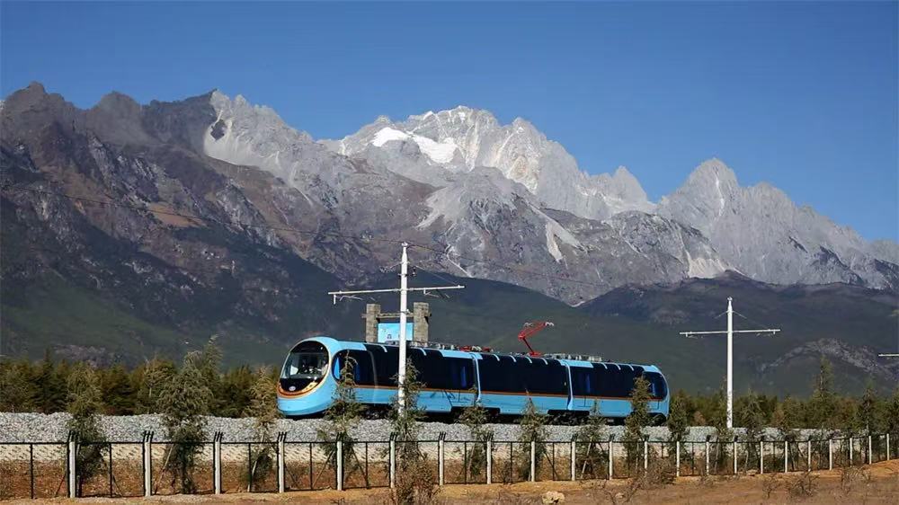 2022年11月，丽江雪山观光火车空载试运行。本文图片 丽江融媒 图