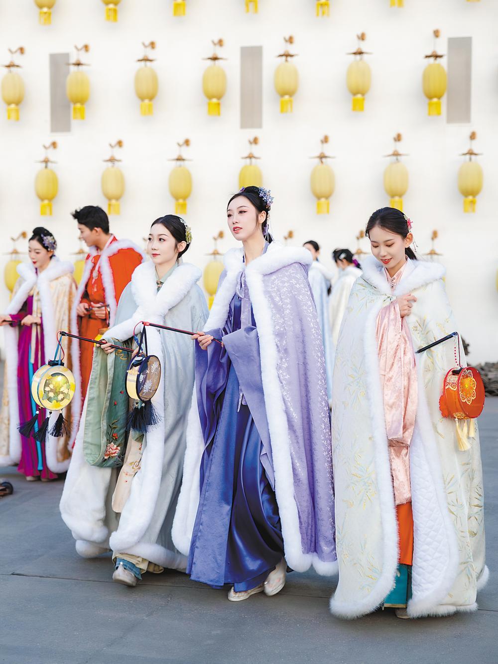 “只有红楼梦&middot;戏剧幻城”“华灯初上夜幻城”活动。