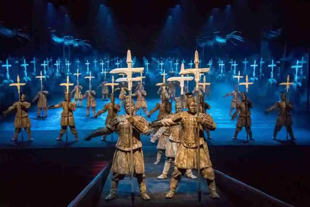 春节期间,在西安浐灞国际港,大型演艺秀《西安千古情》创下西安大型旅游演艺单日演出场次、游客接待量新高。资料照片