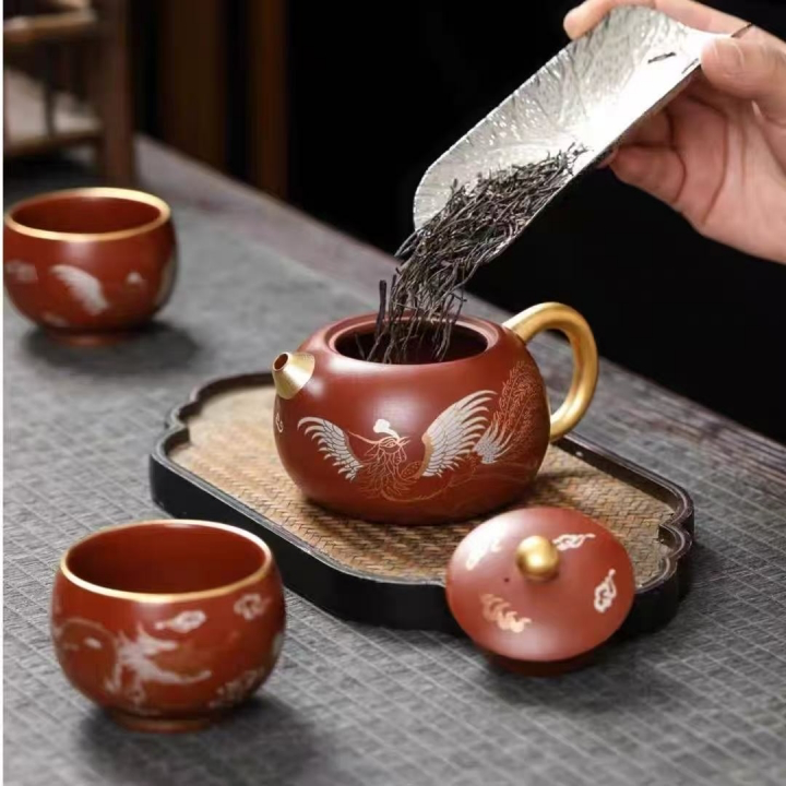 这盏西施壶太惊艳！纯金手绘龙凤图，倾茶瞬间如凤鸣啼_凤凰网