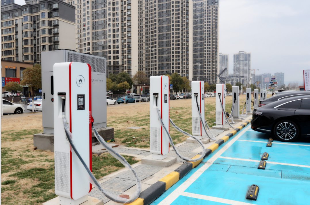 南昌经开区首座全液冷超充站正式投运