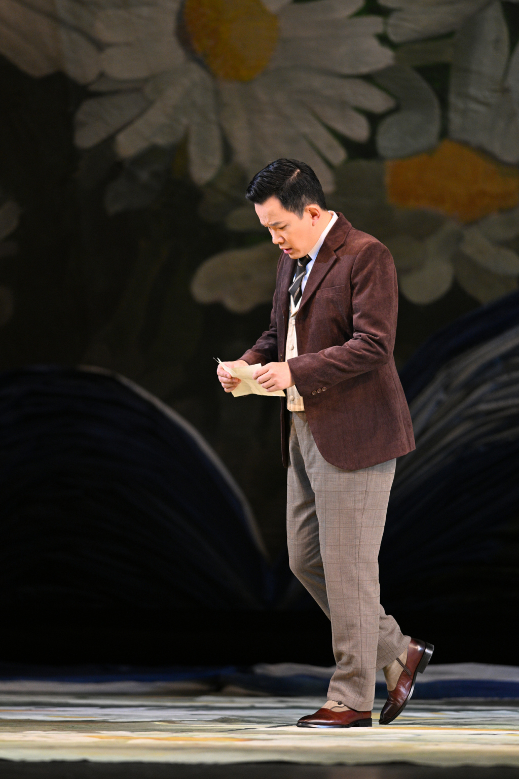 剧照石倚洁饰演阿尔弗莱德