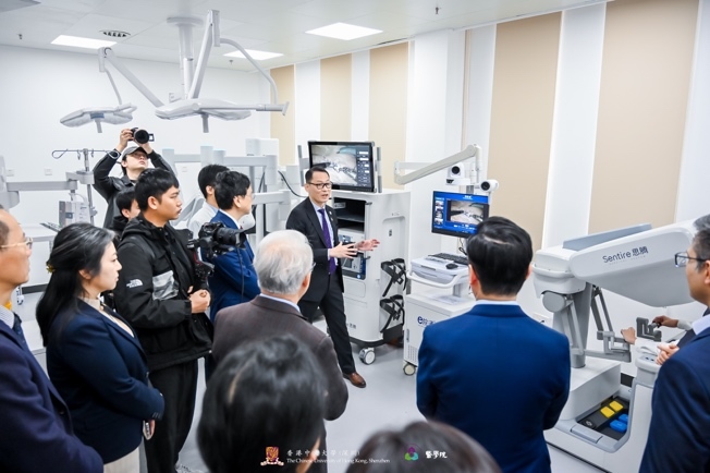 与会嘉宾参观S.M.A.R.T中心