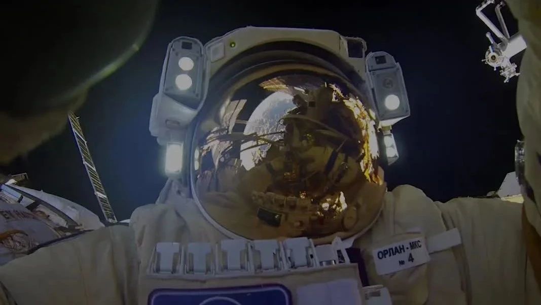 上帝之窗，这里是太空，那是地球